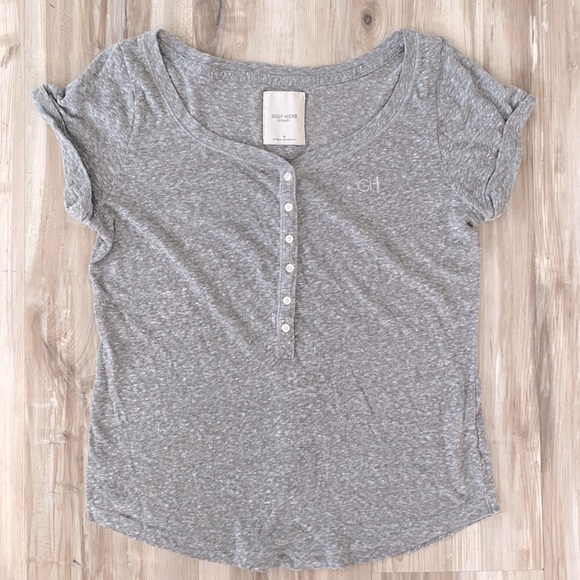 ❤️ Gilly Hicks heather gray button down soft tee Medium - Picture 1 of 7